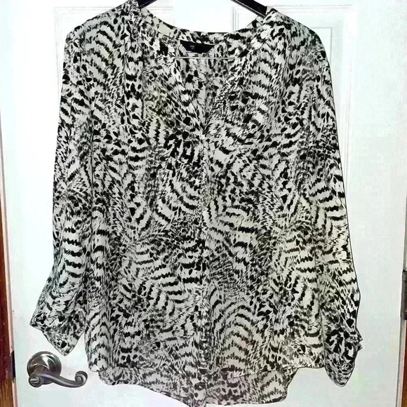 Simply Vera Wang sz XXL black & white animal print roll sleeve blouse. - Picture 1 of 3